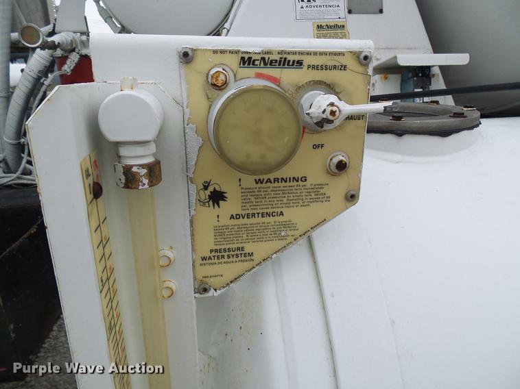 image for item DF7223 2004 Sterling LT8513 ready mix truck