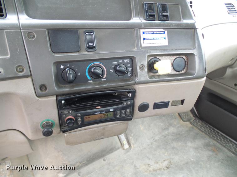 image for item DF7223 2004 Sterling LT8513 ready mix truck