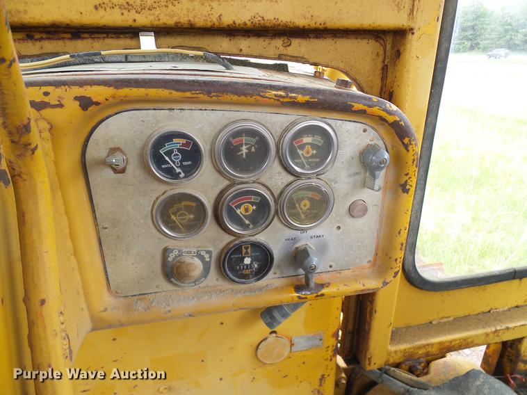 image for item DF7226 1969 Caterpillar D9G dozer