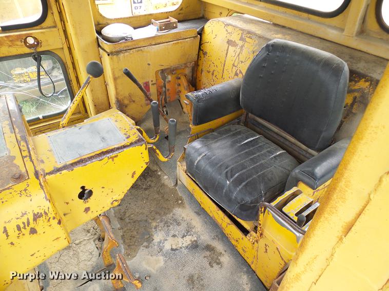 image for item DF7226 1969 Caterpillar D9G dozer