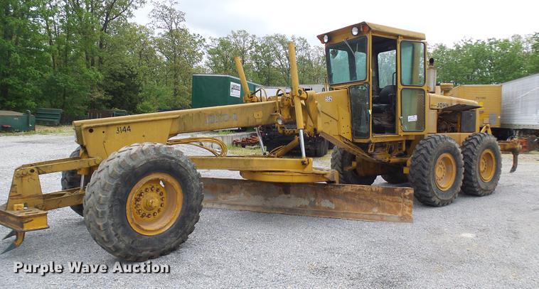 image for item DF7237 John Deere 670A motor grader