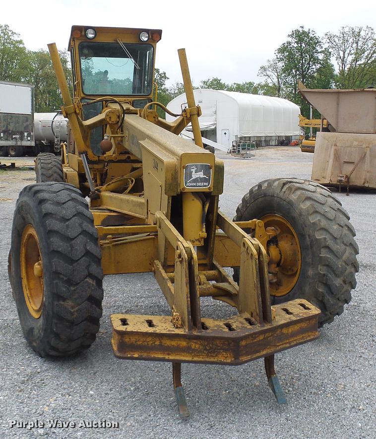 image for item DF7237 John Deere 670A motor grader