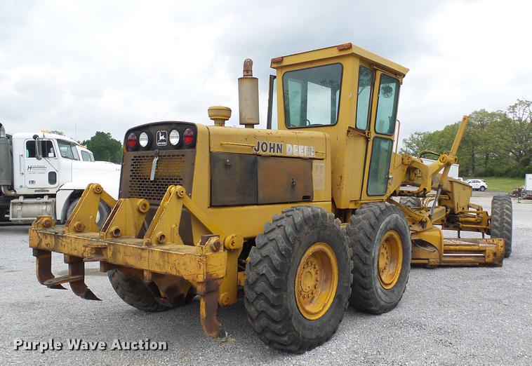 image for item DF7237 John Deere 670A motor grader