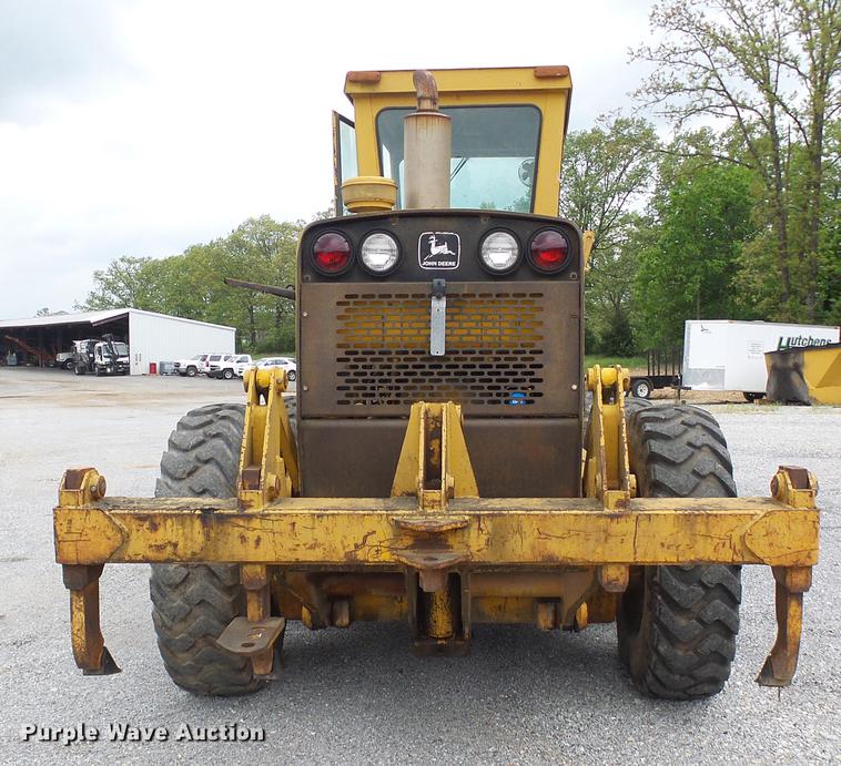 image for item DF7237 John Deere 670A motor grader