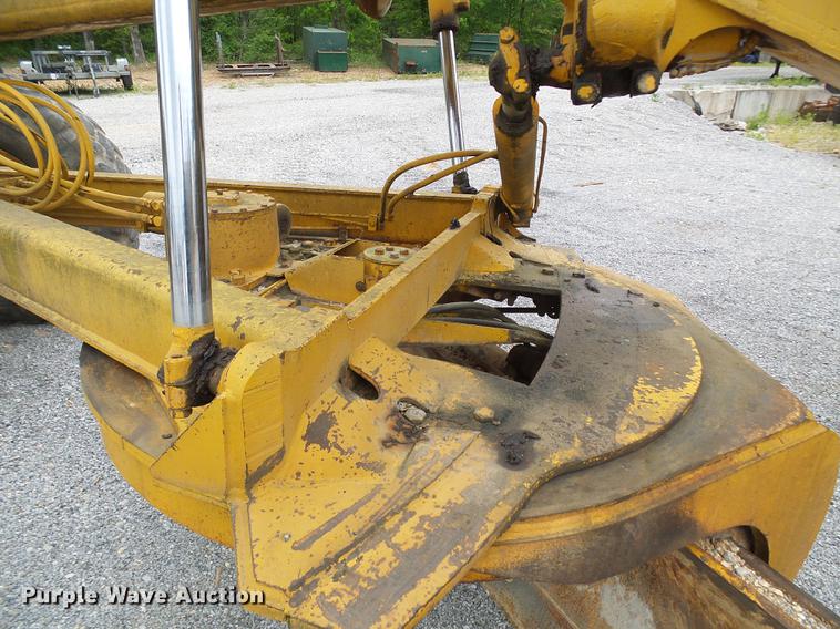 image for item DF7237 John Deere 670A motor grader