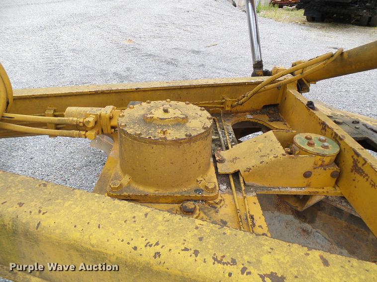 image for item DF7237 John Deere 670A motor grader