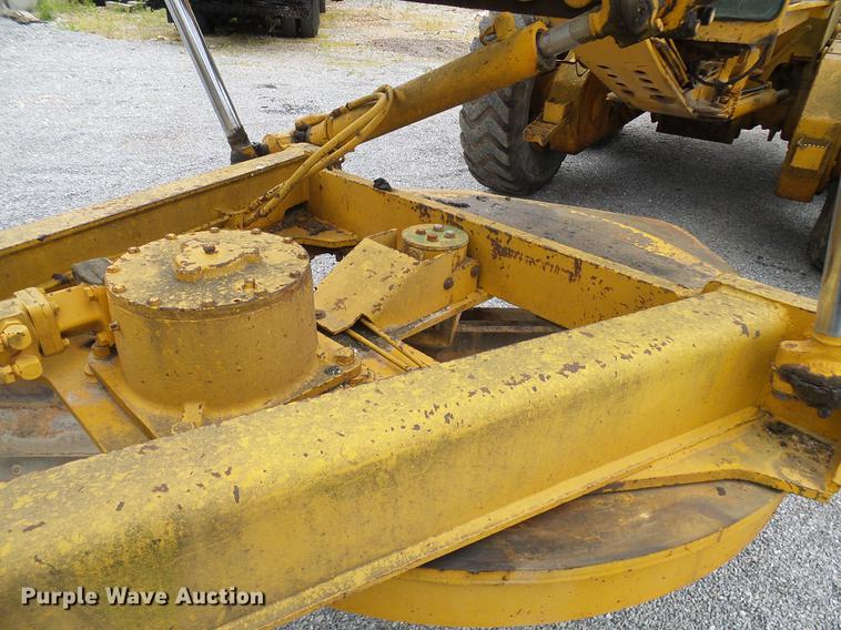 image for item DF7237 John Deere 670A motor grader