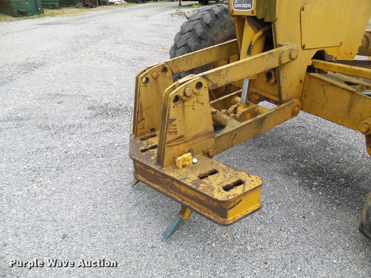 image for item DF7237 John Deere 670A motor grader