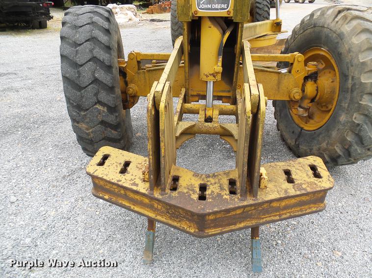 image for item DF7237 John Deere 670A motor grader