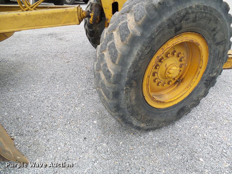 image for item DF7237 John Deere 670A motor grader