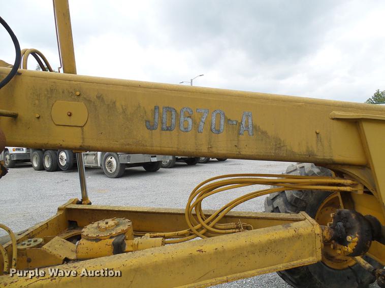 image for item DF7237 John Deere 670A motor grader