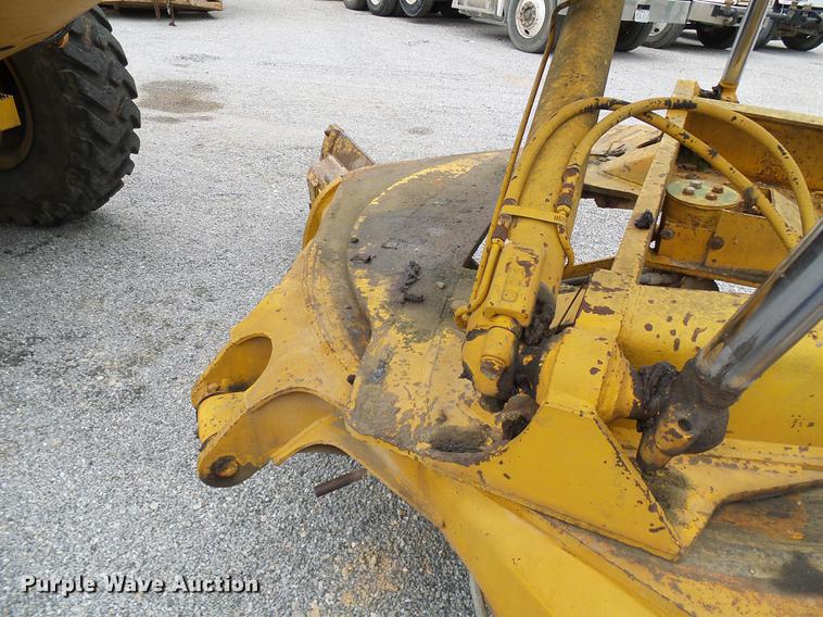 image for item DF7237 John Deere 670A motor grader