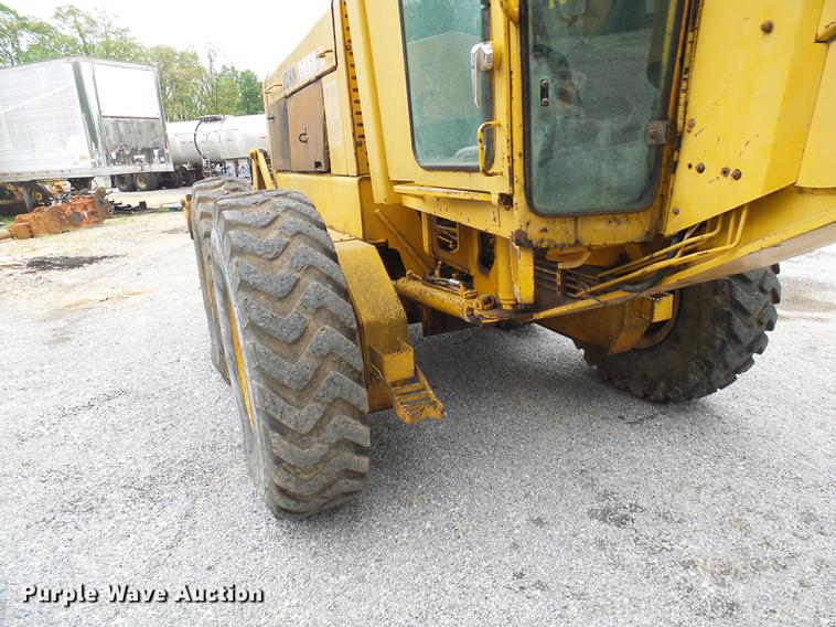 image for item DF7237 John Deere 670A motor grader