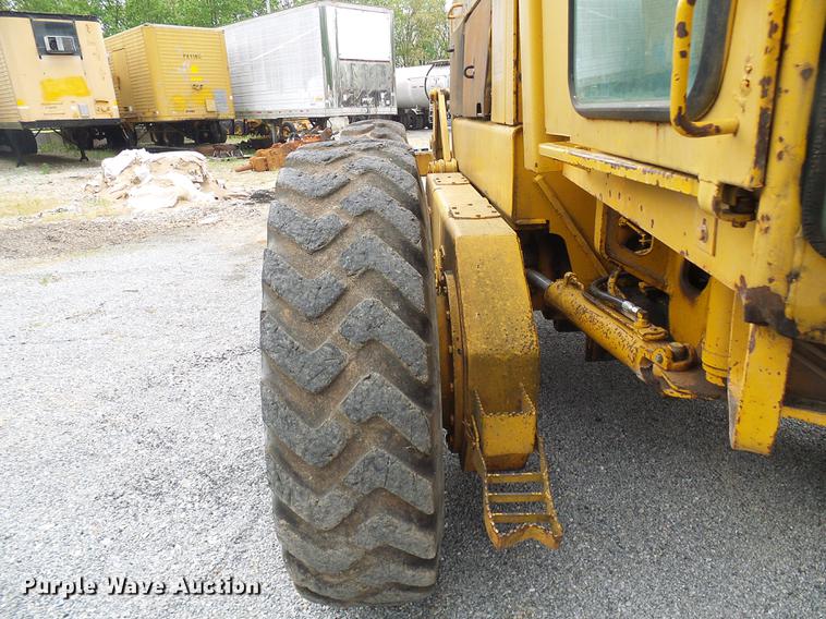 image for item DF7237 John Deere 670A motor grader