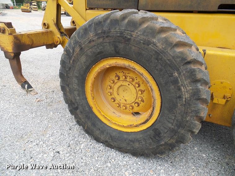 image for item DF7237 John Deere 670A motor grader