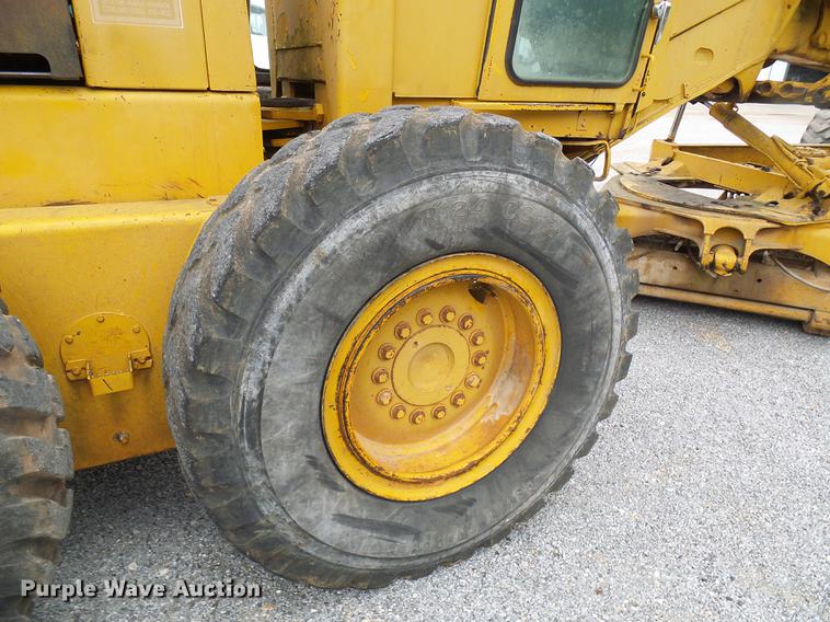 image for item DF7237 John Deere 670A motor grader