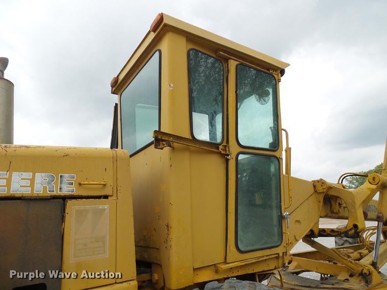 image for item DF7237 John Deere 670A motor grader