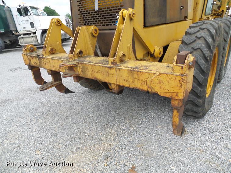 image for item DF7237 John Deere 670A motor grader