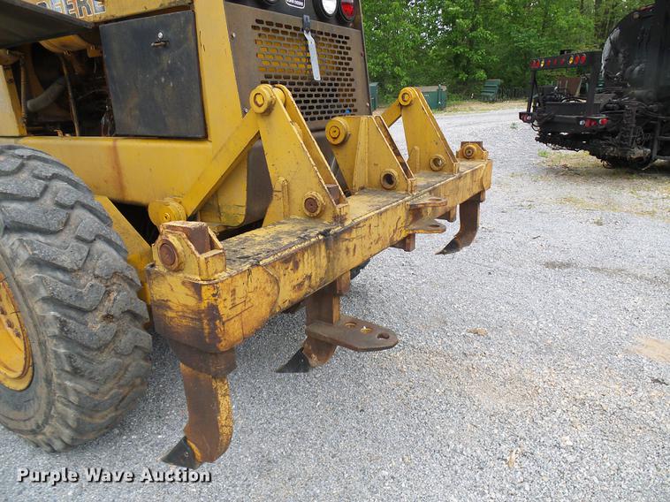 image for item DF7237 John Deere 670A motor grader