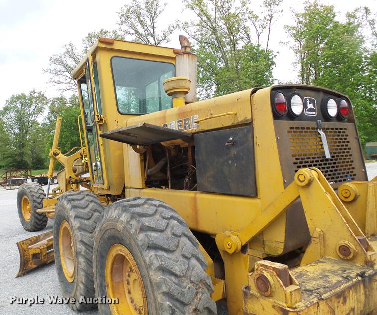 image for item DF7237 John Deere 670A motor grader