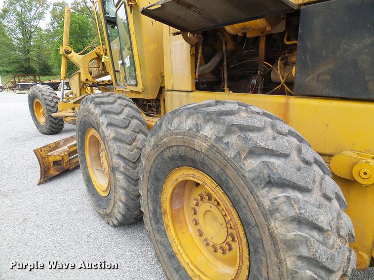 image for item DF7237 John Deere 670A motor grader