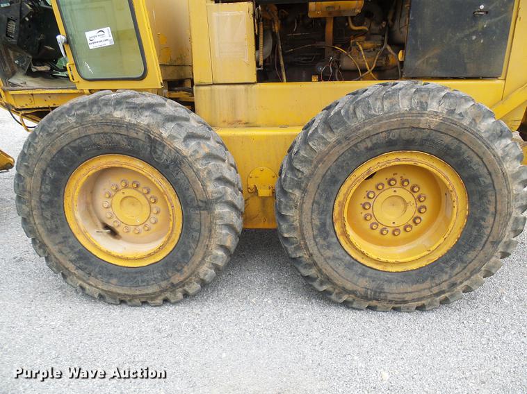 image for item DF7237 John Deere 670A motor grader