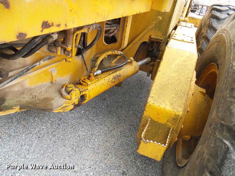 image for item DF7237 John Deere 670A motor grader