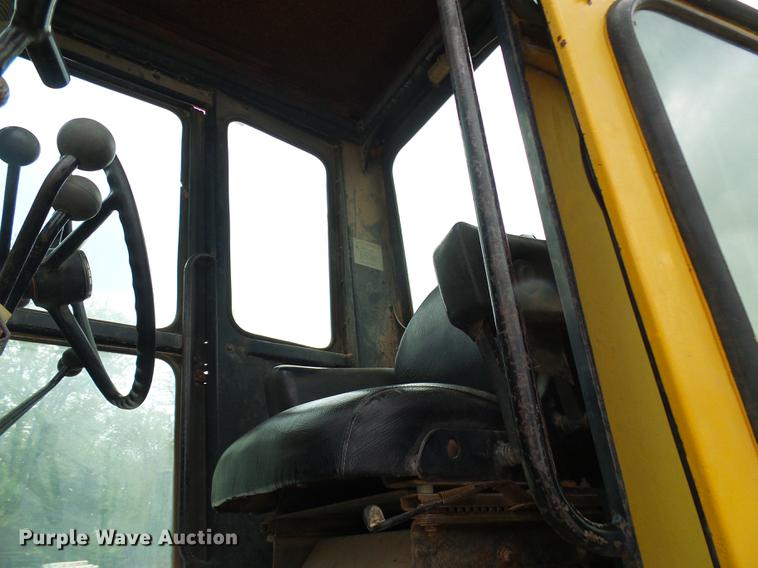 image for item DF7237 John Deere 670A motor grader