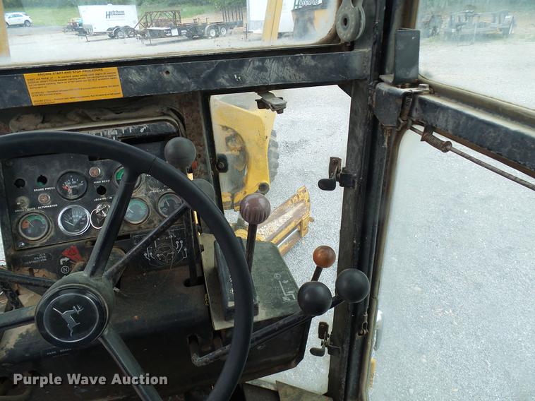 image for item DF7237 John Deere 670A motor grader