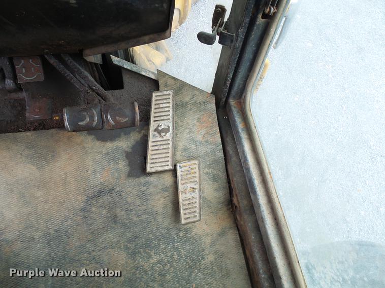 image for item DF7237 John Deere 670A motor grader