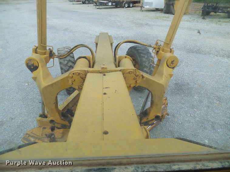 image for item DF7237 John Deere 670A motor grader