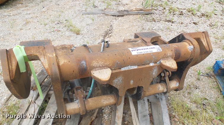 image for item DF7245 Caterpillar 966H/972H quick attach