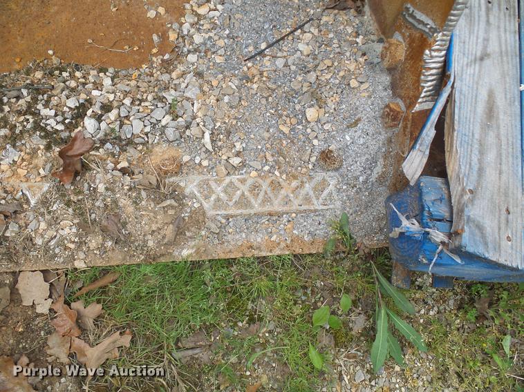 image for item DF7246 Caterpillar 136"W bucket