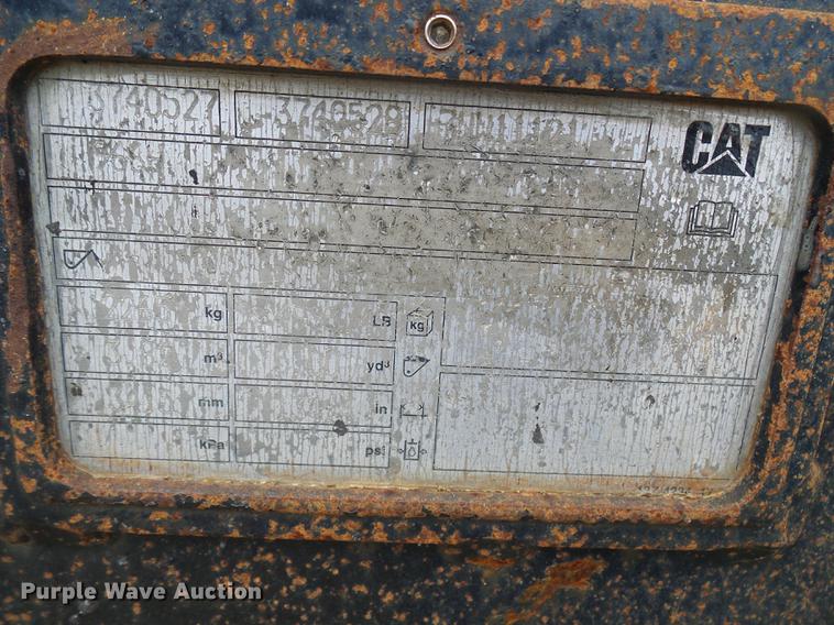 image for item DF7246 Caterpillar 136"W bucket