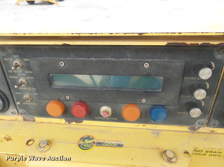 image for item DF7250 Hypac C766C vibratory double drum roller