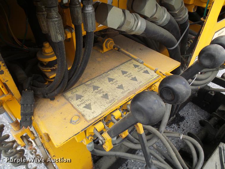 image for item DF7256 2001 Blaw Knox PF545 paver