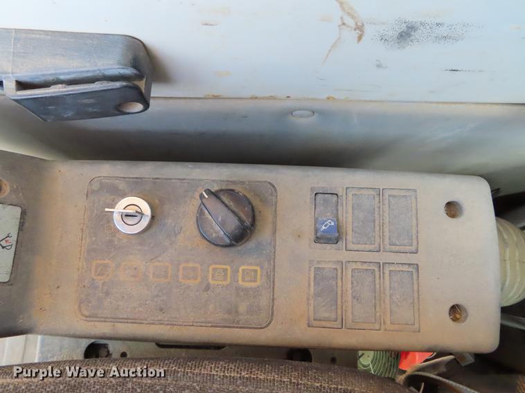 image for item DF7808 2006 Hyundai Robex 210LC-7 excavator