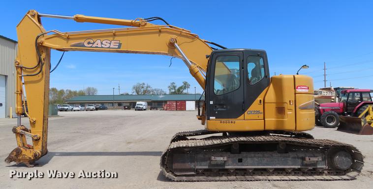 image for item DF7811 2004 Case CX225SR excavator