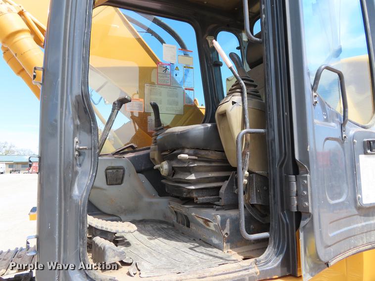 image for item DF7811 2004 Case CX225SR excavator