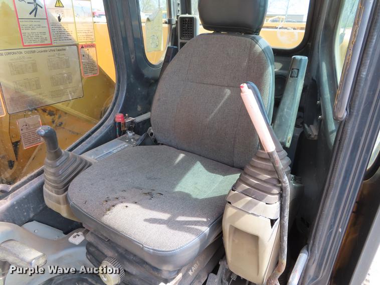 image for item DF7811 2004 Case CX225SR excavator