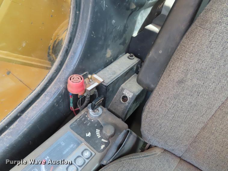 image for item DF7811 2004 Case CX225SR excavator