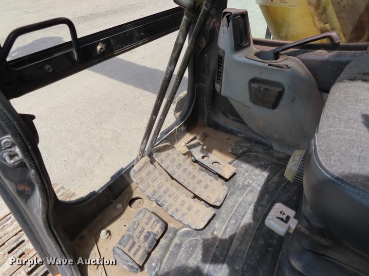 image for item DF7811 2004 Case CX225SR excavator