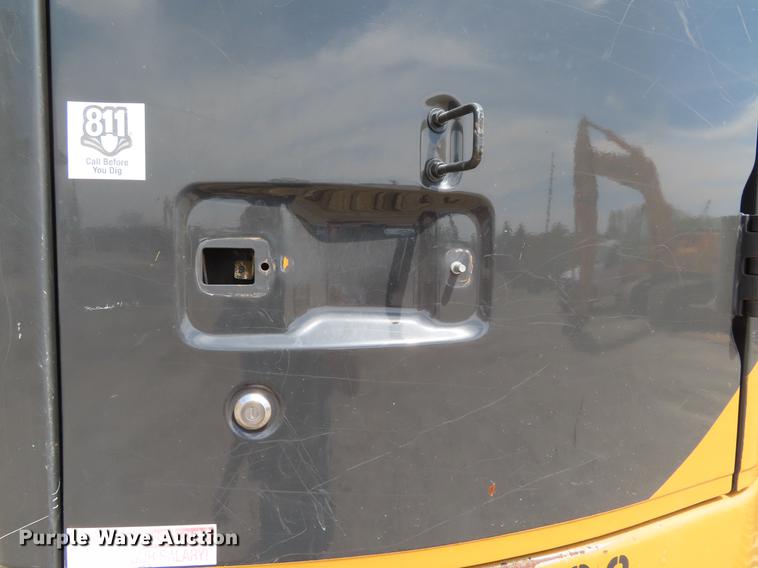 image for item DF7811 2004 Case CX225SR excavator