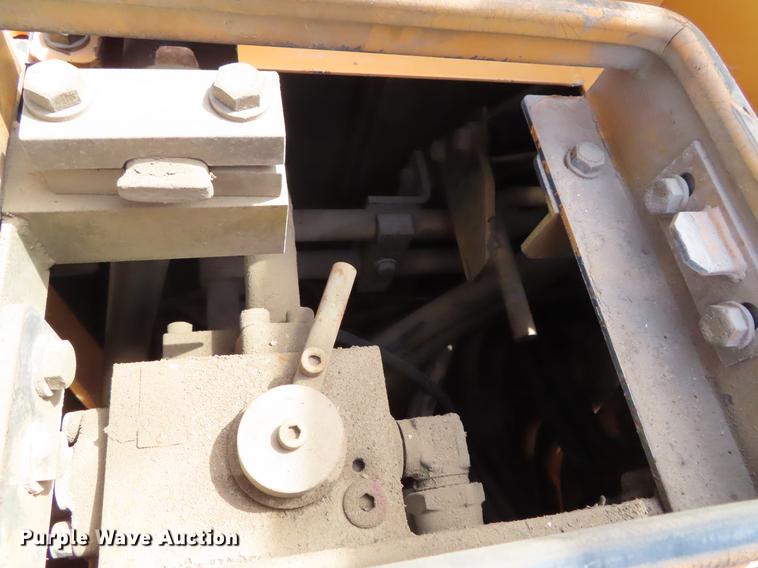 image for item DF7811 2004 Case CX225SR excavator