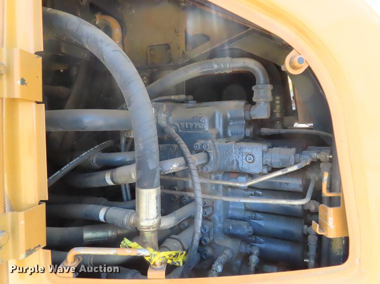 image for item DF7811 2004 Case CX225SR excavator