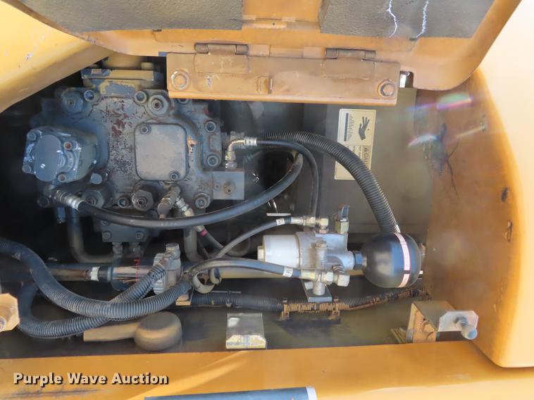 image for item DF7811 2004 Case CX225SR excavator