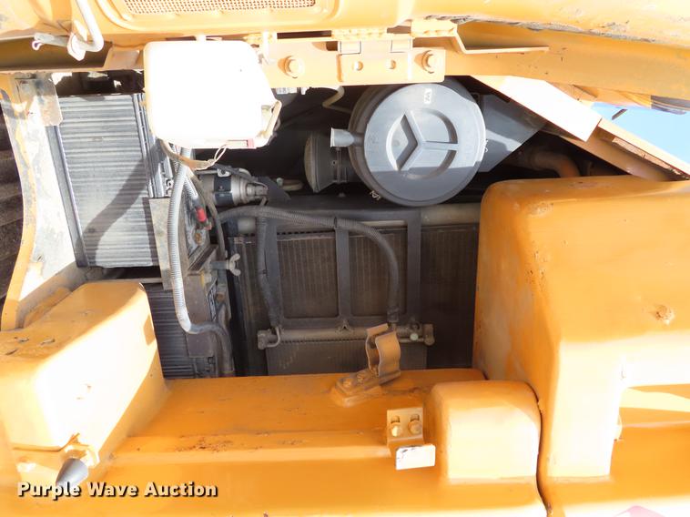 image for item DF7811 2004 Case CX225SR excavator