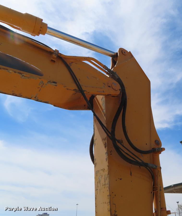 image for item DF7811 2004 Case CX225SR excavator