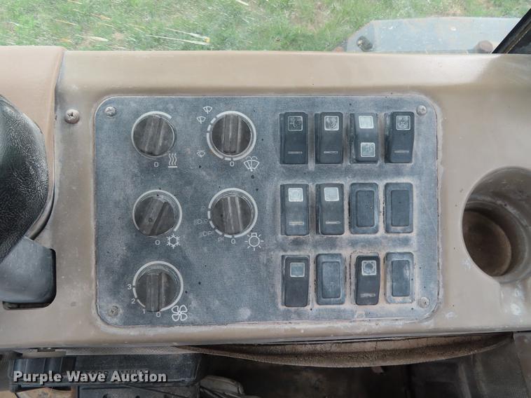 image for item DF7824 2003 Case 721D wheel loader