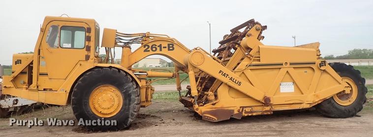 image for item DF8814 1974 Fiat-Allis 261B conventional scraper